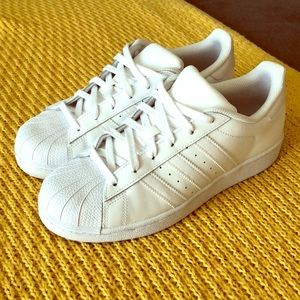 Adidas women’s superstar